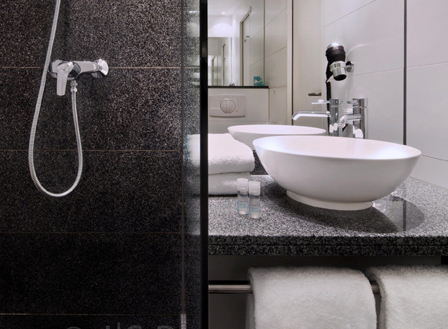 Motel One Wiesbaden Rum bild